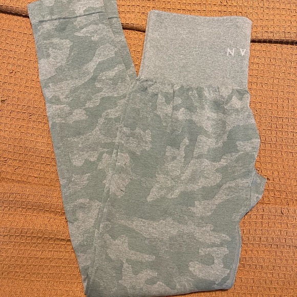 NVGTN SEAMLESS CAMO LEGGINGS. SAGE. M. - Picture 2 of 2
